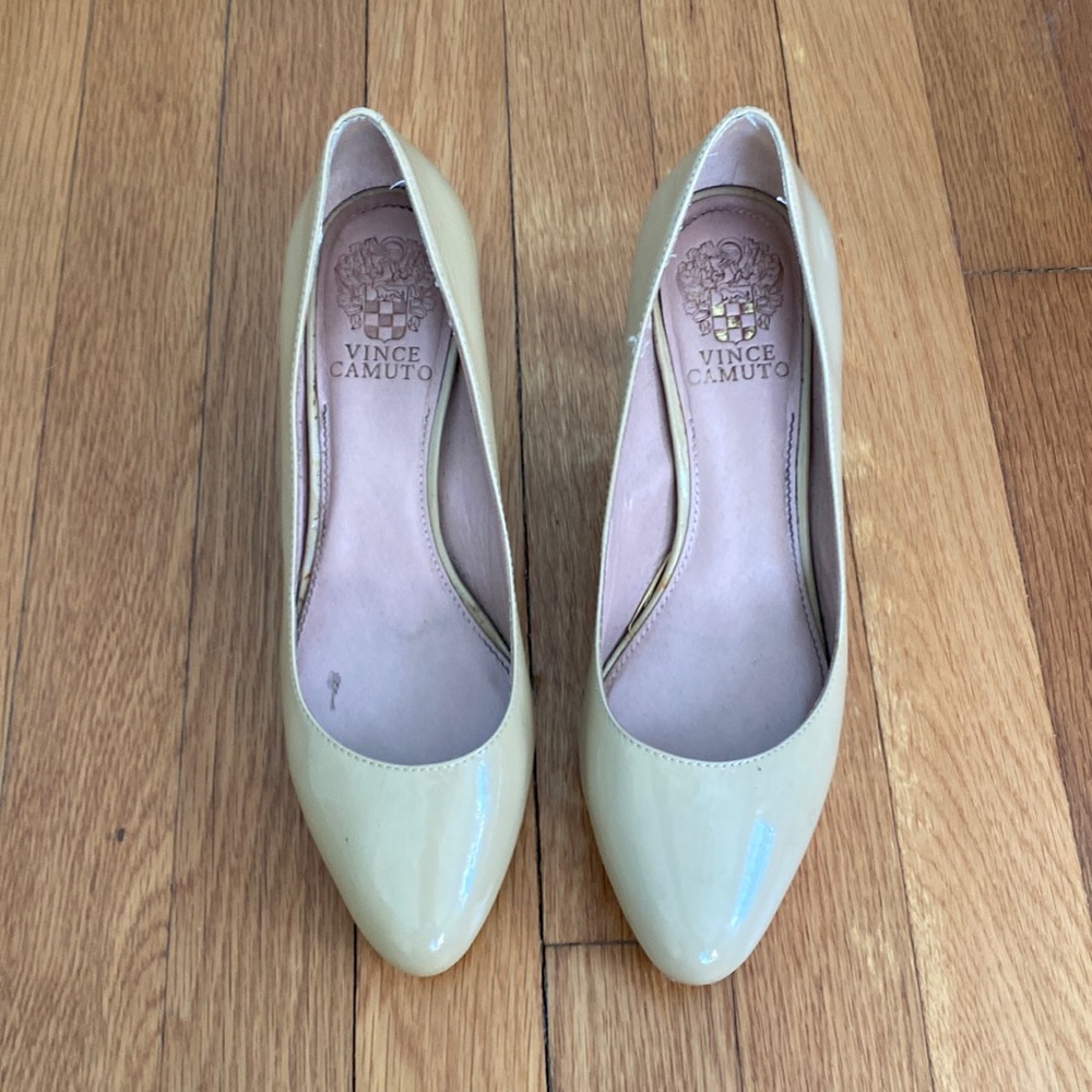 Vince Camuto tan 7.5 patent leather heels